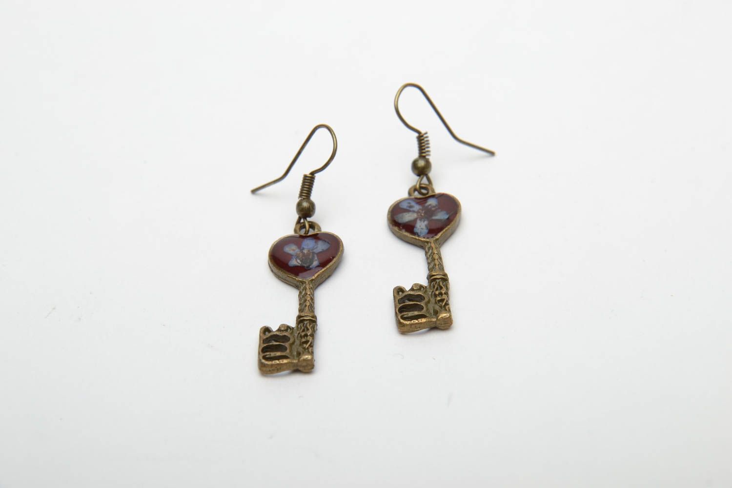 Key-shaped earrings with natural flowers photo 3