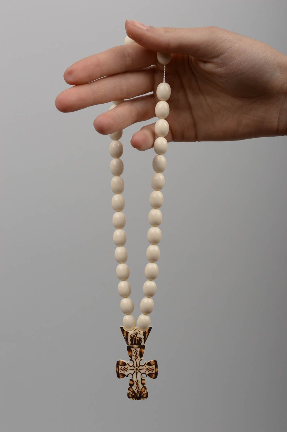 Chapelet avec croix fait main Bijou religieux blanc Cadeau original pour homme photo 5
