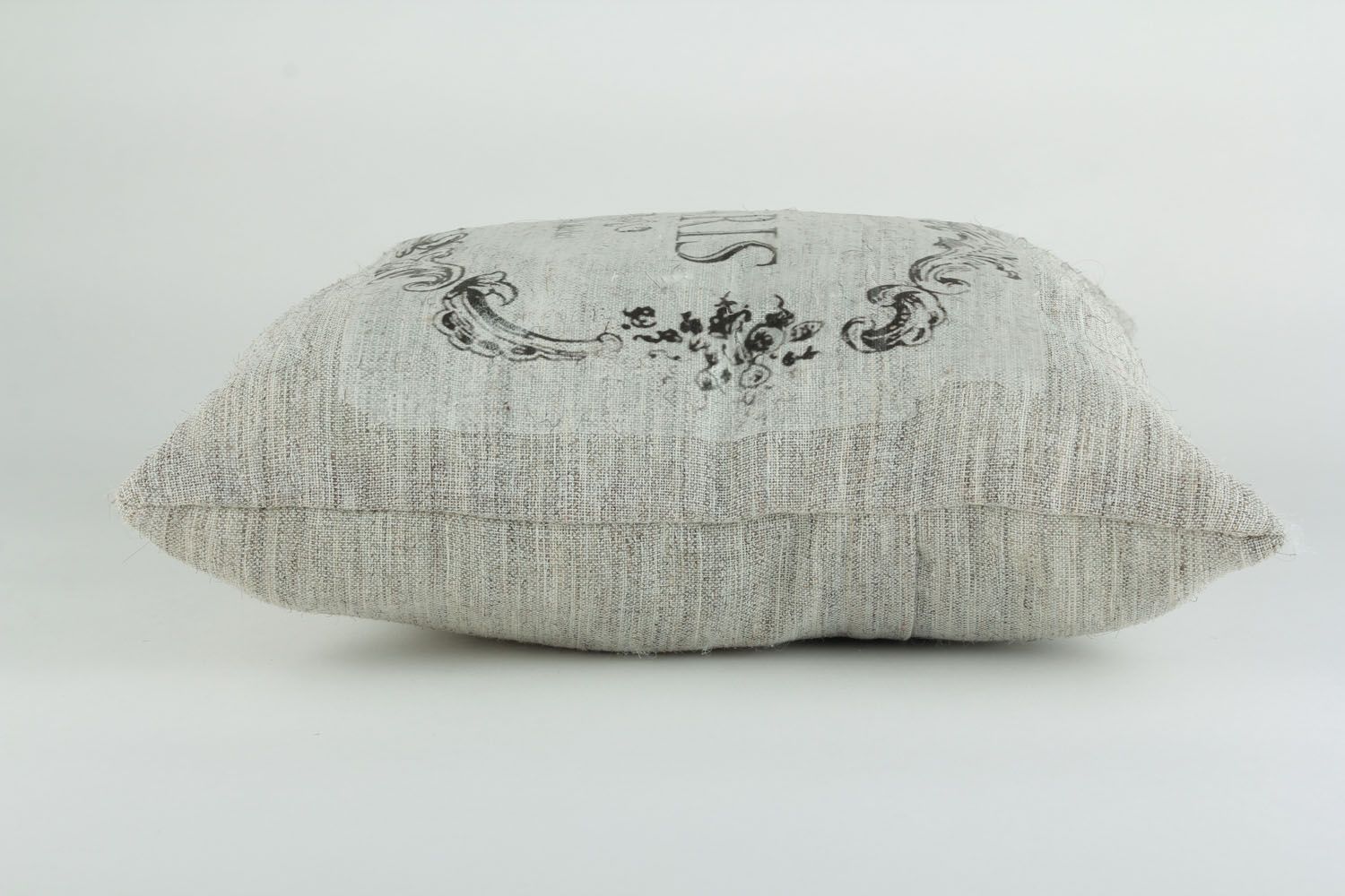 Coussin pour canapé en tissu naturel zippé fait main gris original Paris photo 3