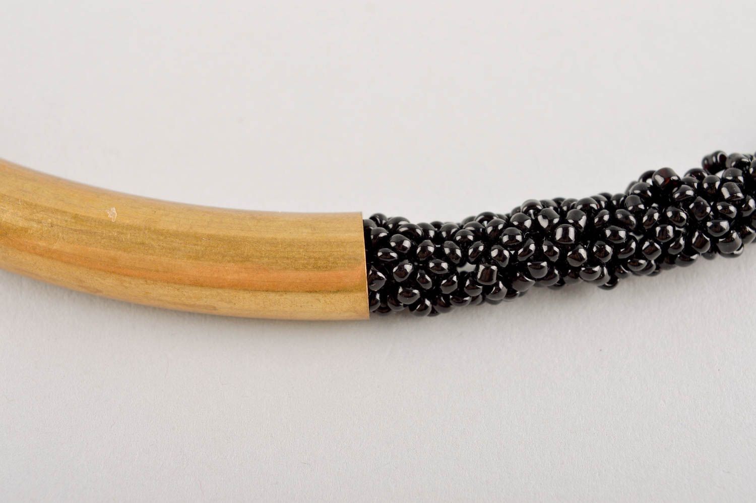 Collier design Bijou fait main perles de rocaille noires métal Cadeau femme photo 3