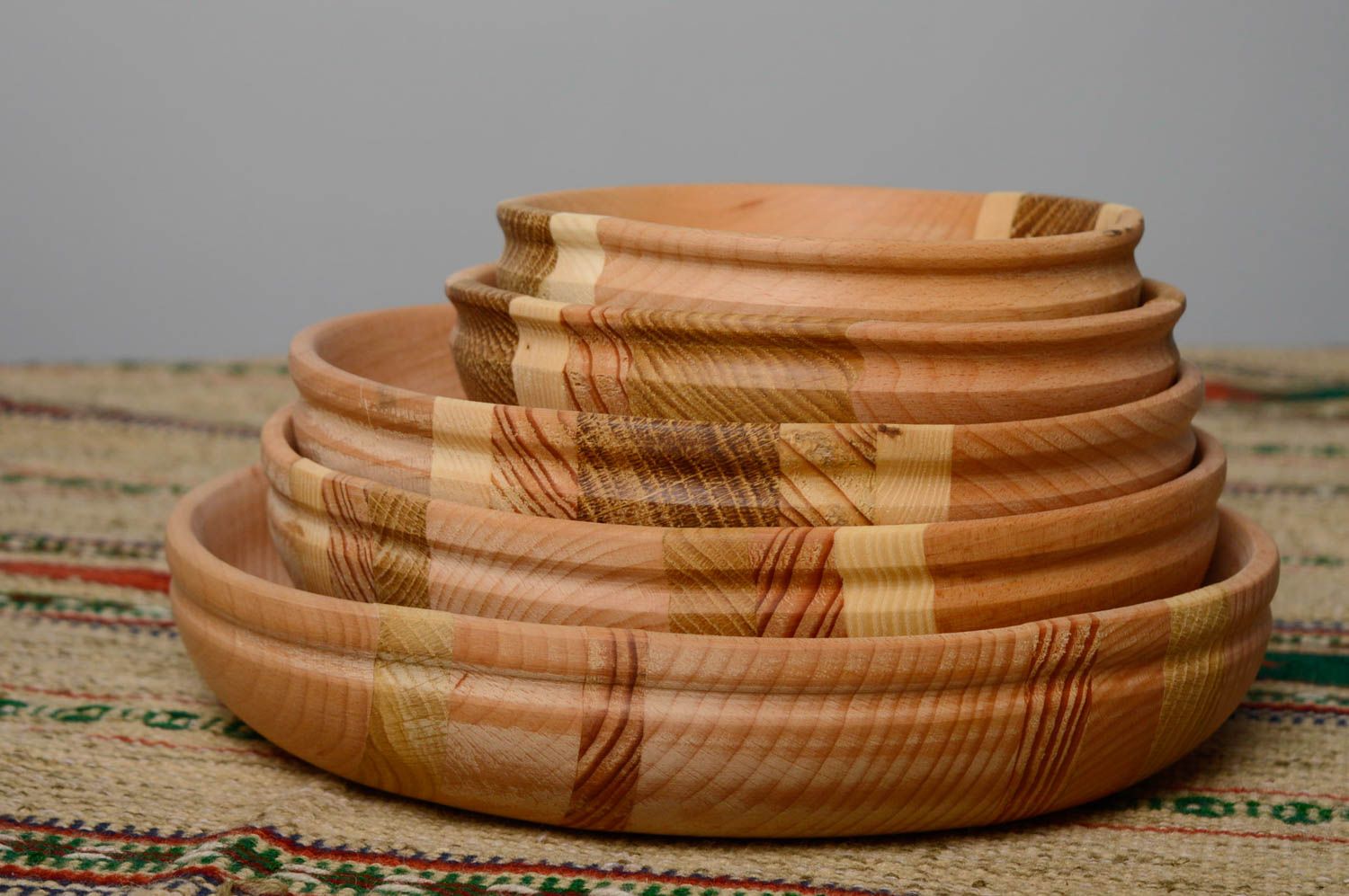 Set of wooden bowls photo 1