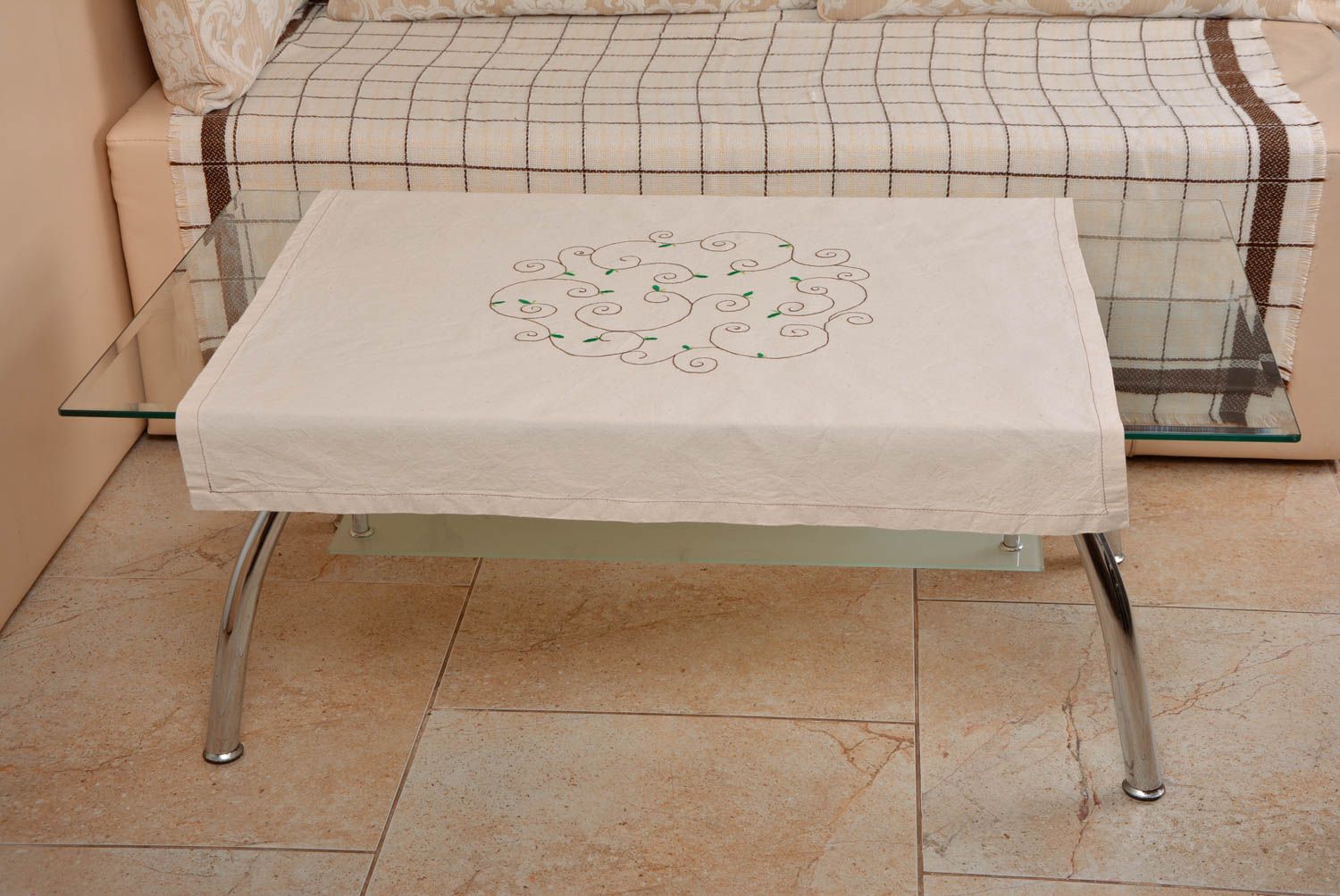 Скатерть на прямоугольный стол из полульна с вышивкой ручной работы красивая фото 1