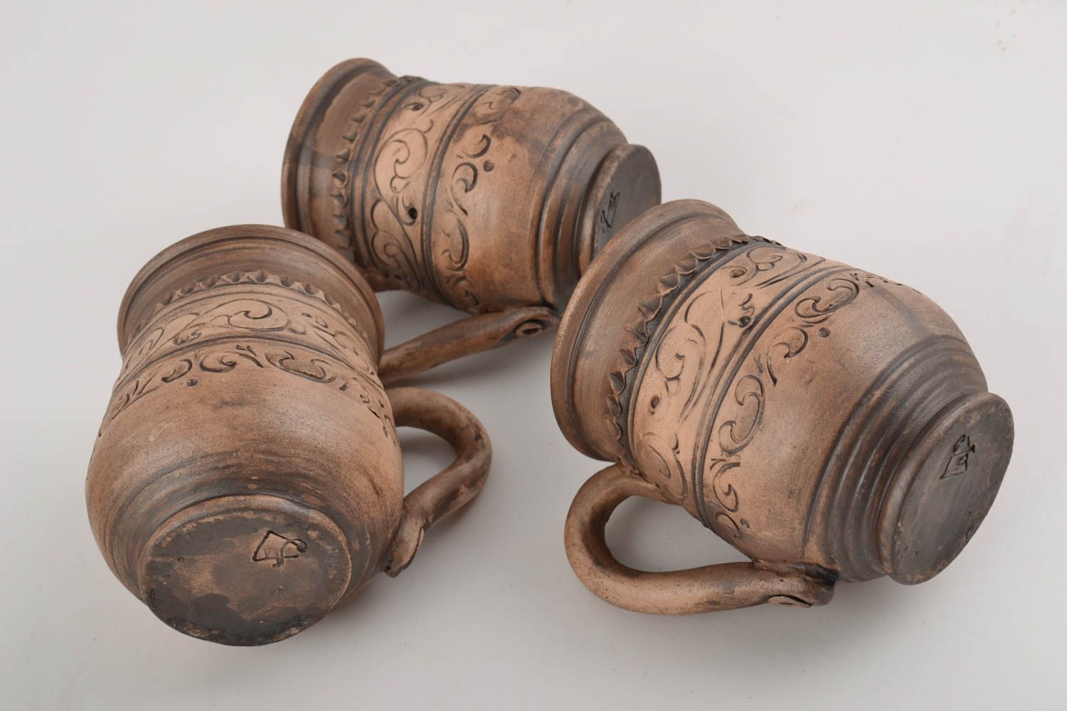Глиняные чашки набор из 3 изделий ручная работа коричневые красивые по 330 мл фото 5