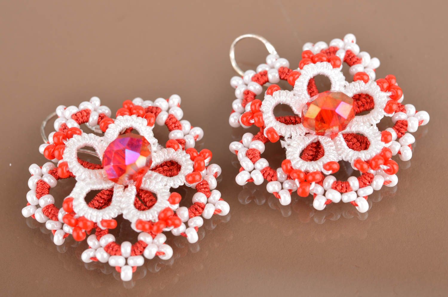 Handmade designer lacy tatted earrings red and white flowers with beads photo 2