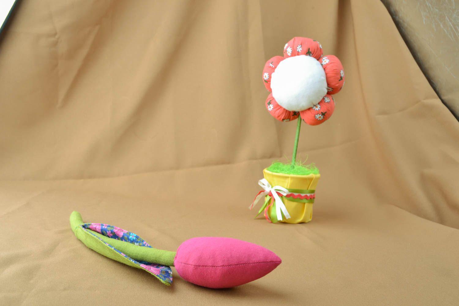 Тканевая игрушка ручной работы цветок  фото 5