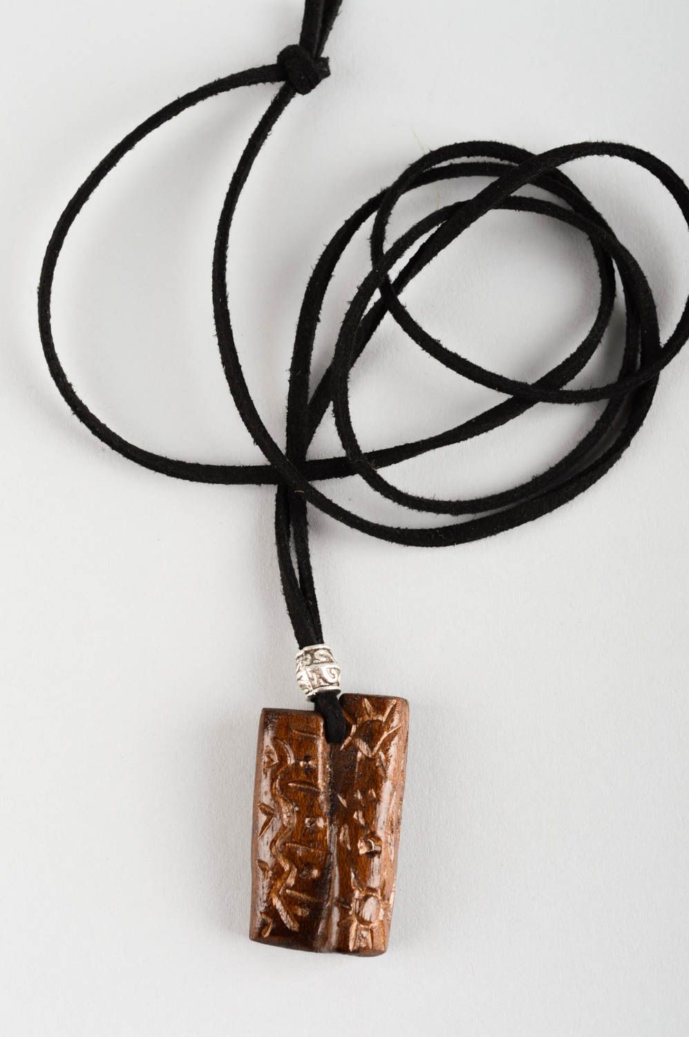 Кулон ручной работы украшение на шею авторский аксессуар из дерева стильный фото 2
