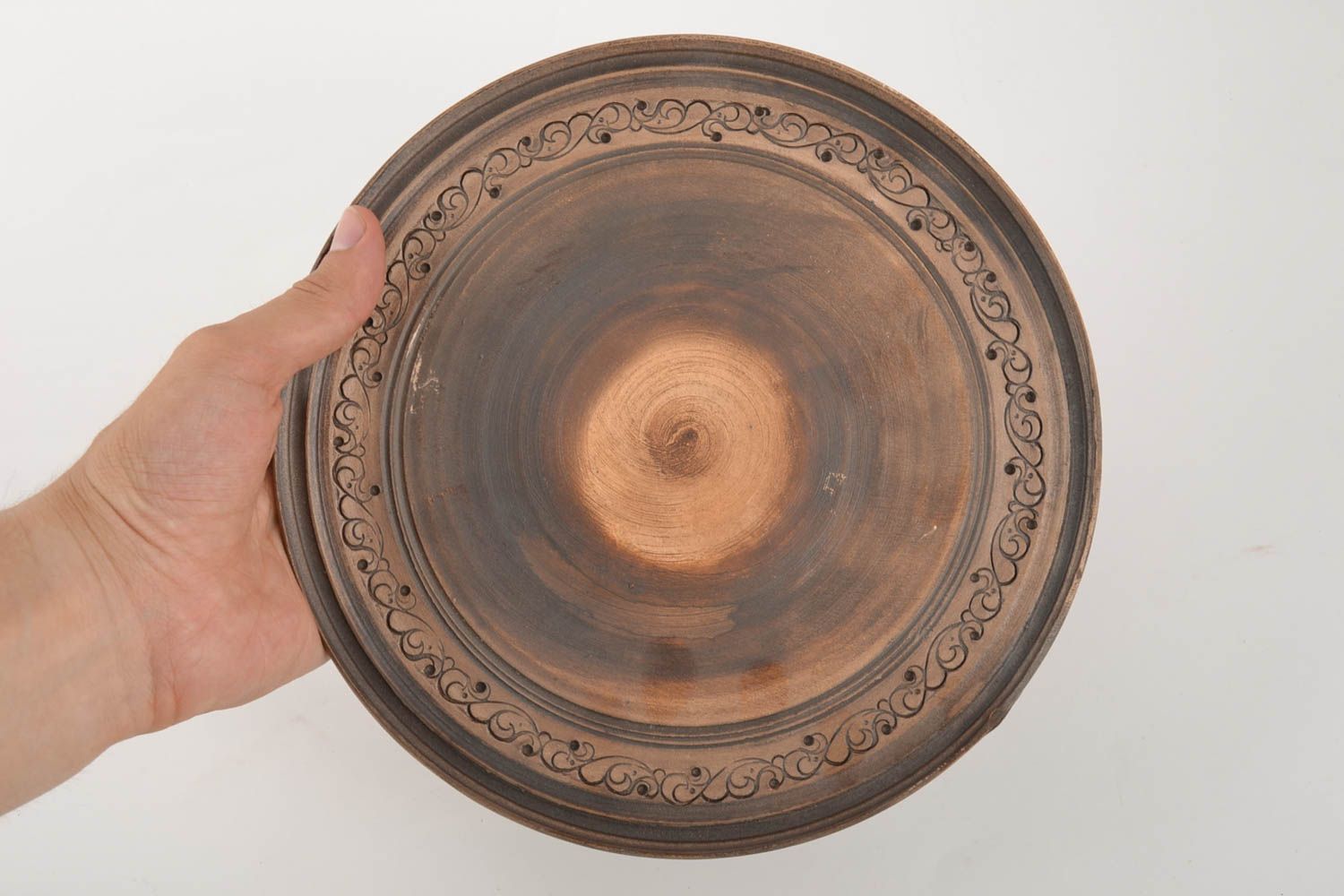 Grande assiette en céramique plate faite main marron ethnique ornementée photo 2