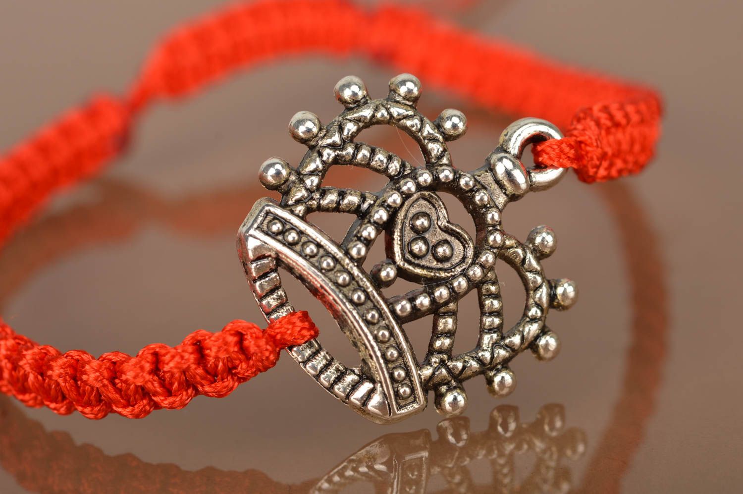 Handmade Armband mit Wachs Schnur in Rot geflochten originell Designer Schmuck foto 3