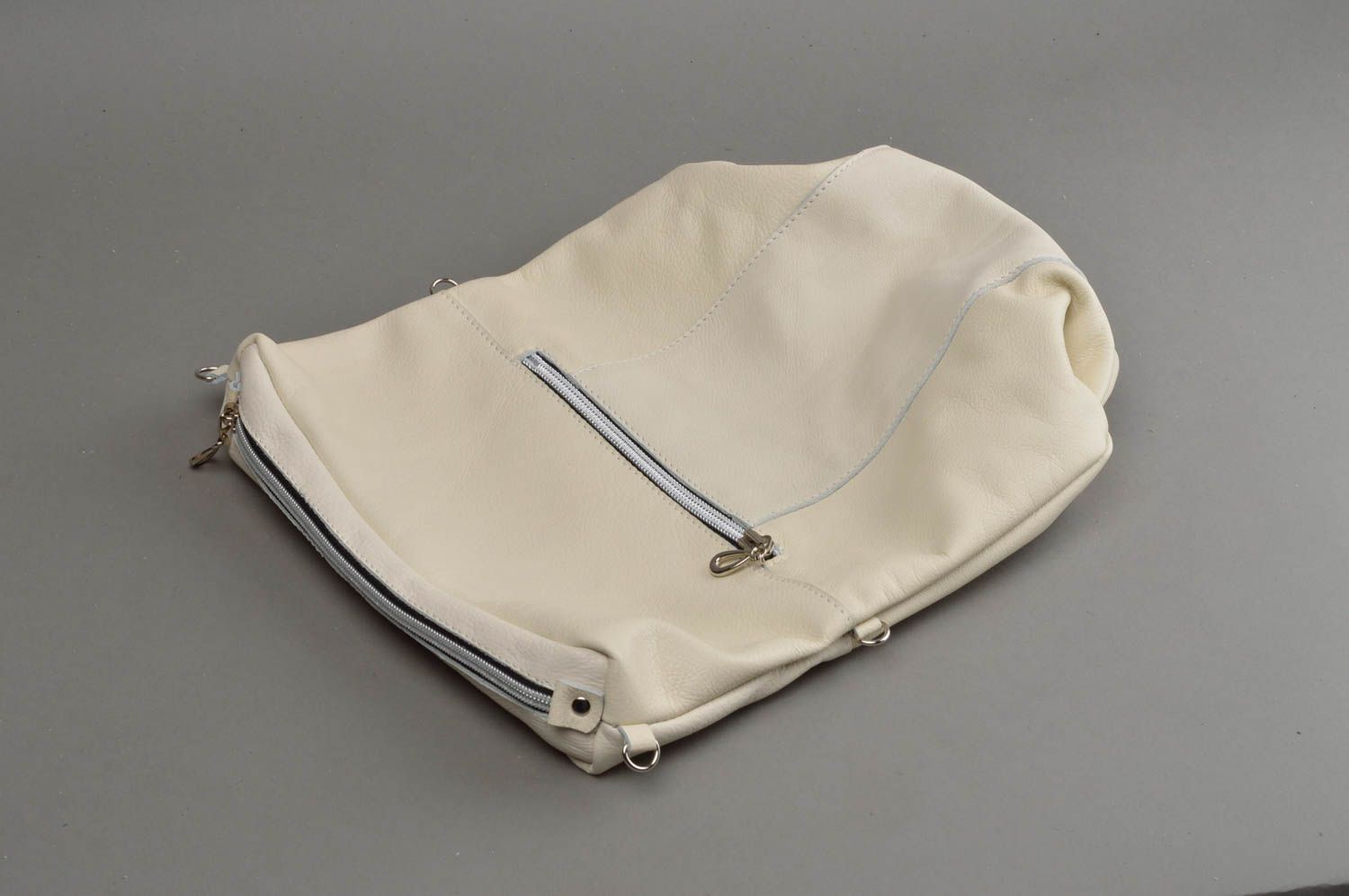 Weiße große Tasche mit langem Riemen aus Naturleder handgenäht für Damen foto 2