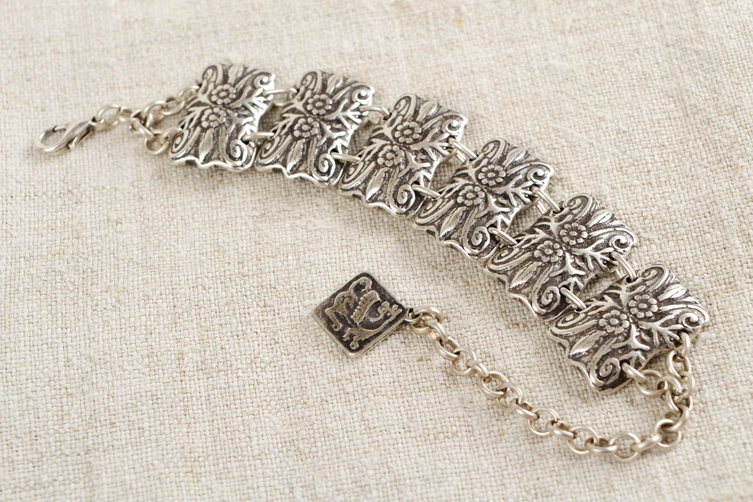 Handmade blumiges Schmuck Armband aus Metall Designer Schmuck Frauen Accessoire  foto 1