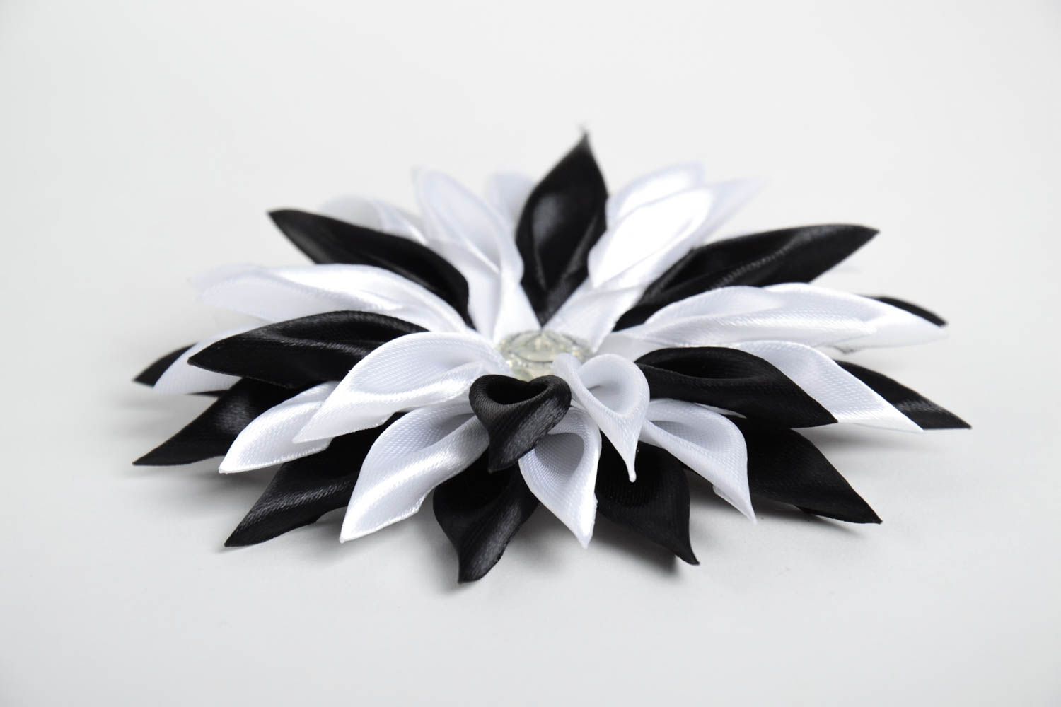 Pince cheveux faite main Barrette cheveux fleur noir et blanc Accessoire femme photo 5