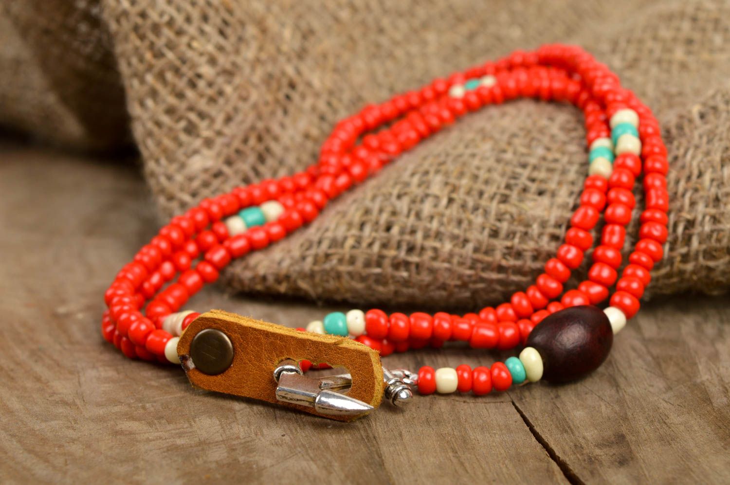 Pendentif fantaisie Bijou fait main perles rouges bois ancre Accessoire femme photo 1
