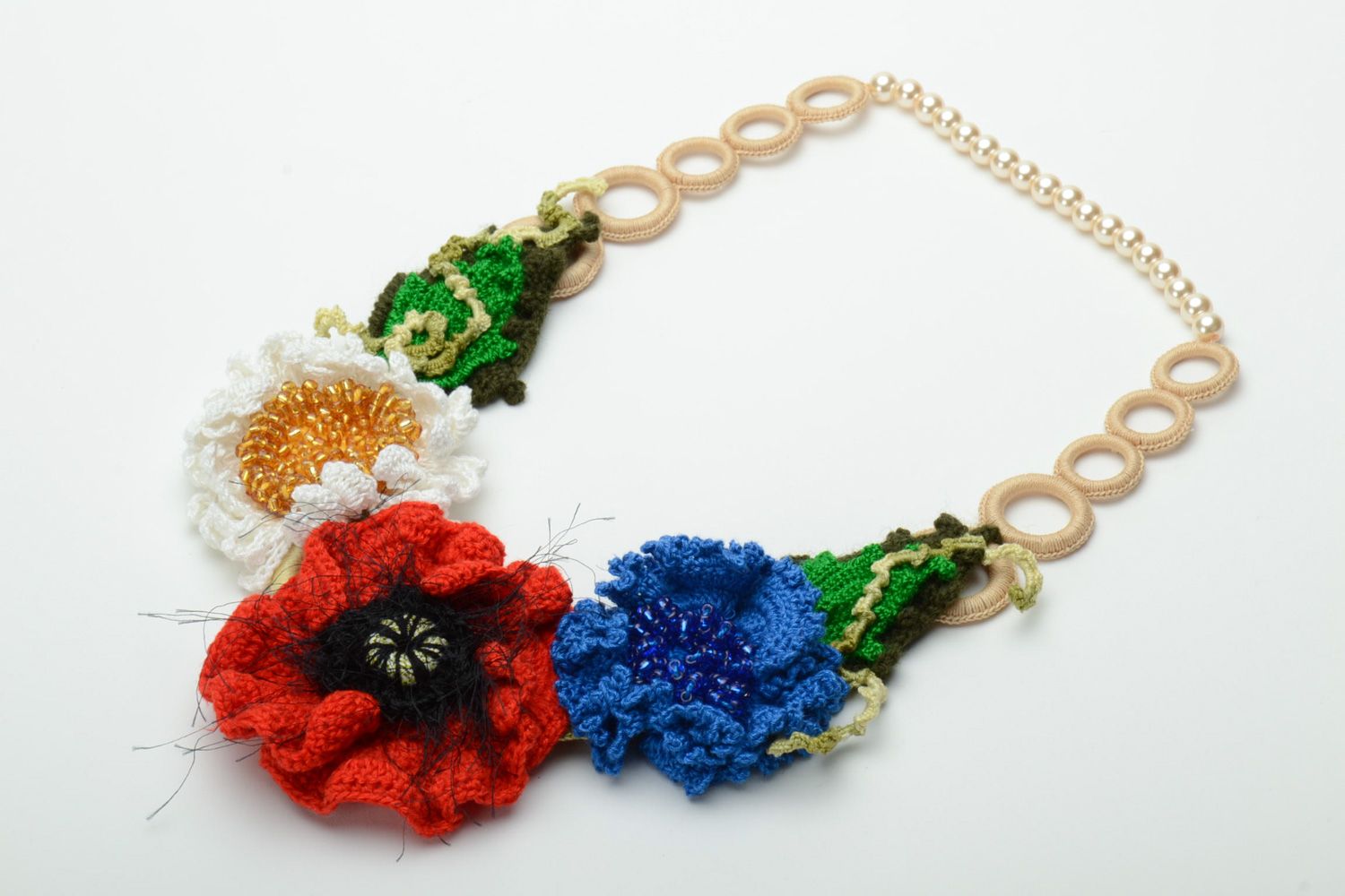 Gros collier tricoté au crochet fait main design avec fleurs des champs photo 2