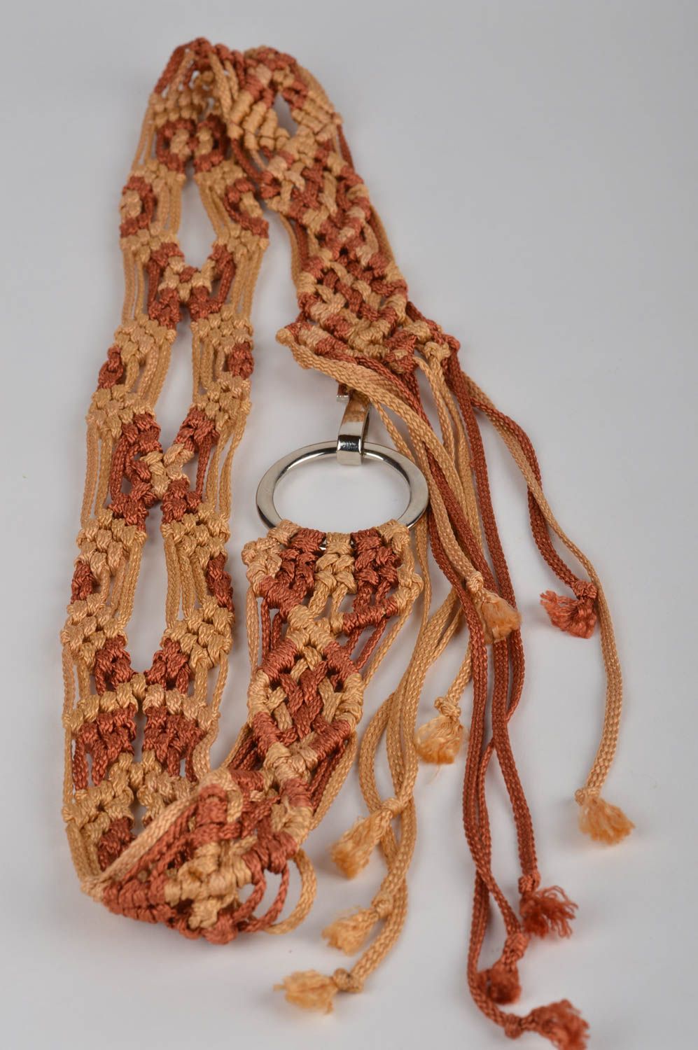 Пояс из шнурков плетеный ручной работы женский оранжево-кофейный с застежкой фото 4