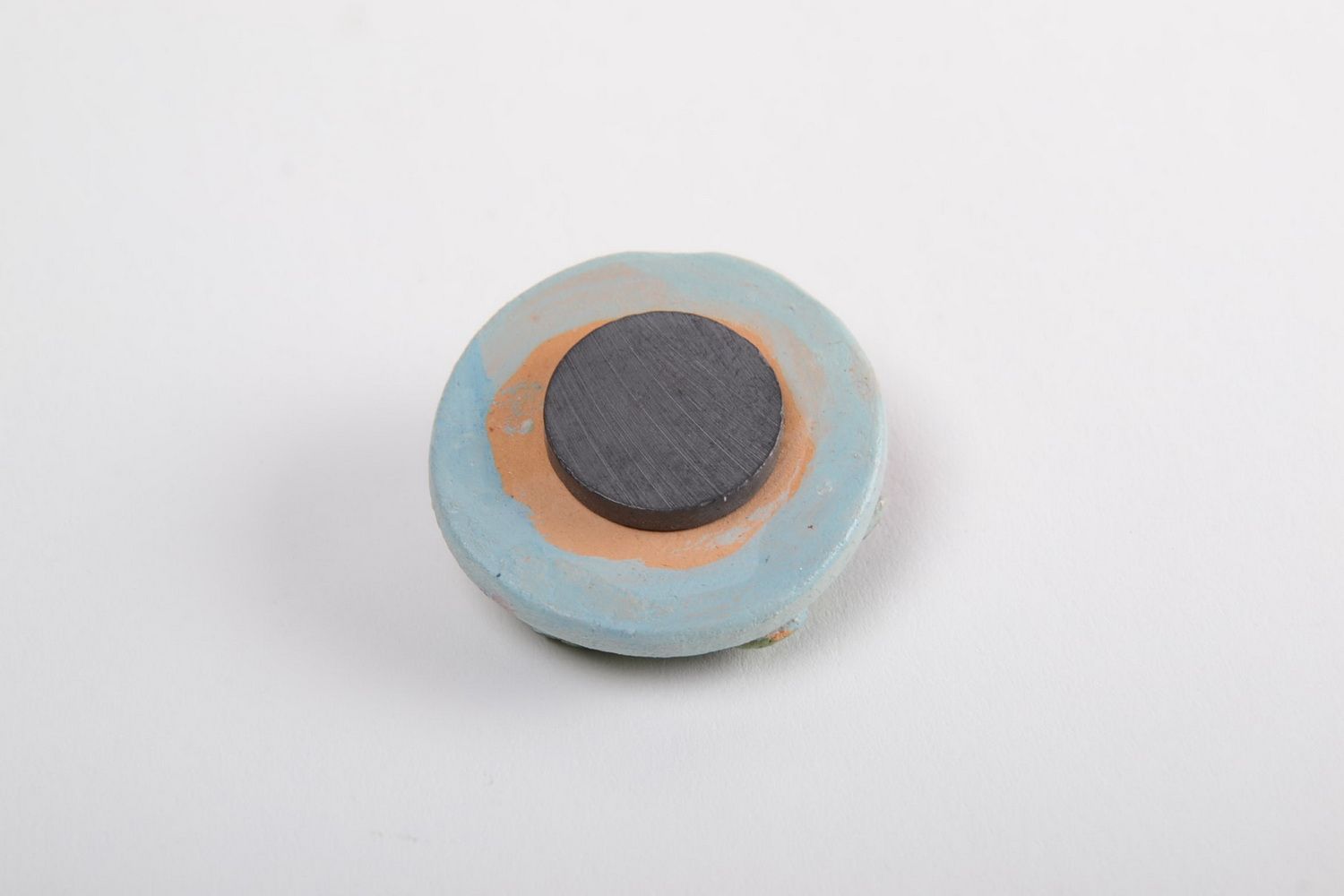 Круглый керамический магнит на холодильник расписной красивый ручной работы фото 4