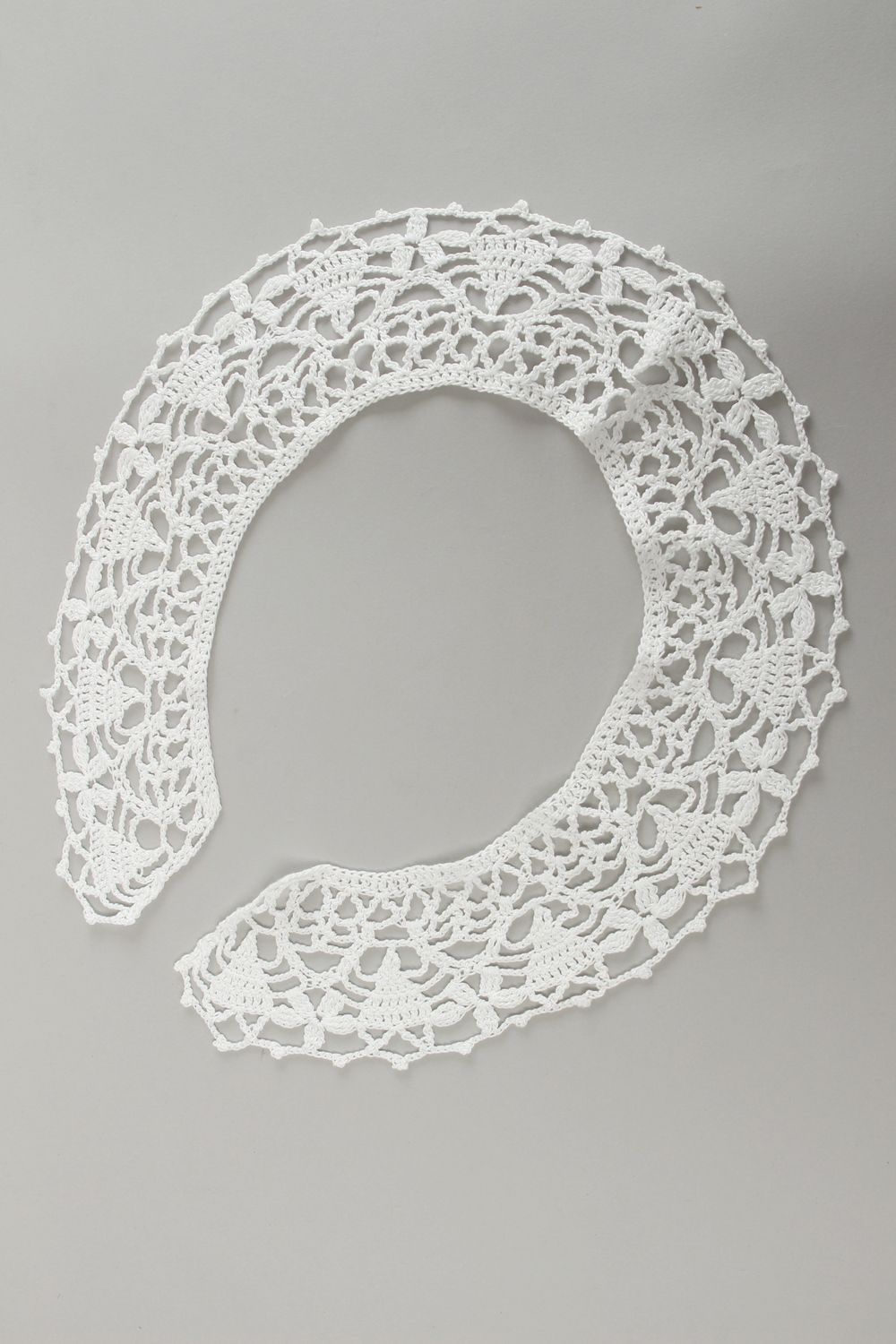Col blanc Accessoire fait main tricoté au crochet Cadeau femme ajouré design photo 3