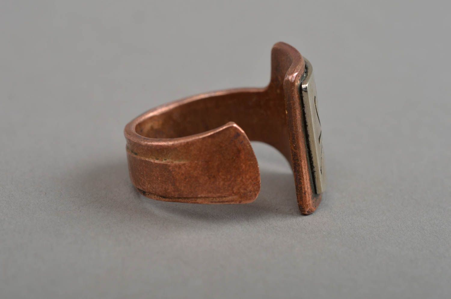Handmade stylish non-dimensional ring made of copper with depiction of ant photo 3