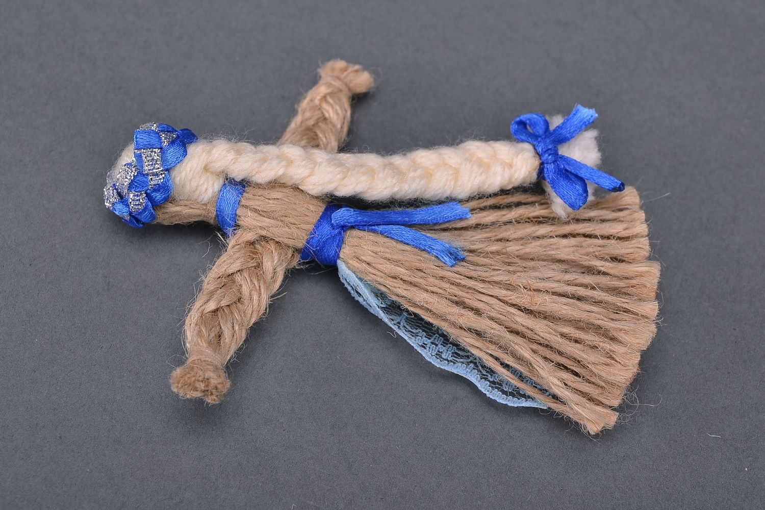 Bambola etnica di stoffa fatta a mano amuleto talismano giocattolo slavo
 foto 3