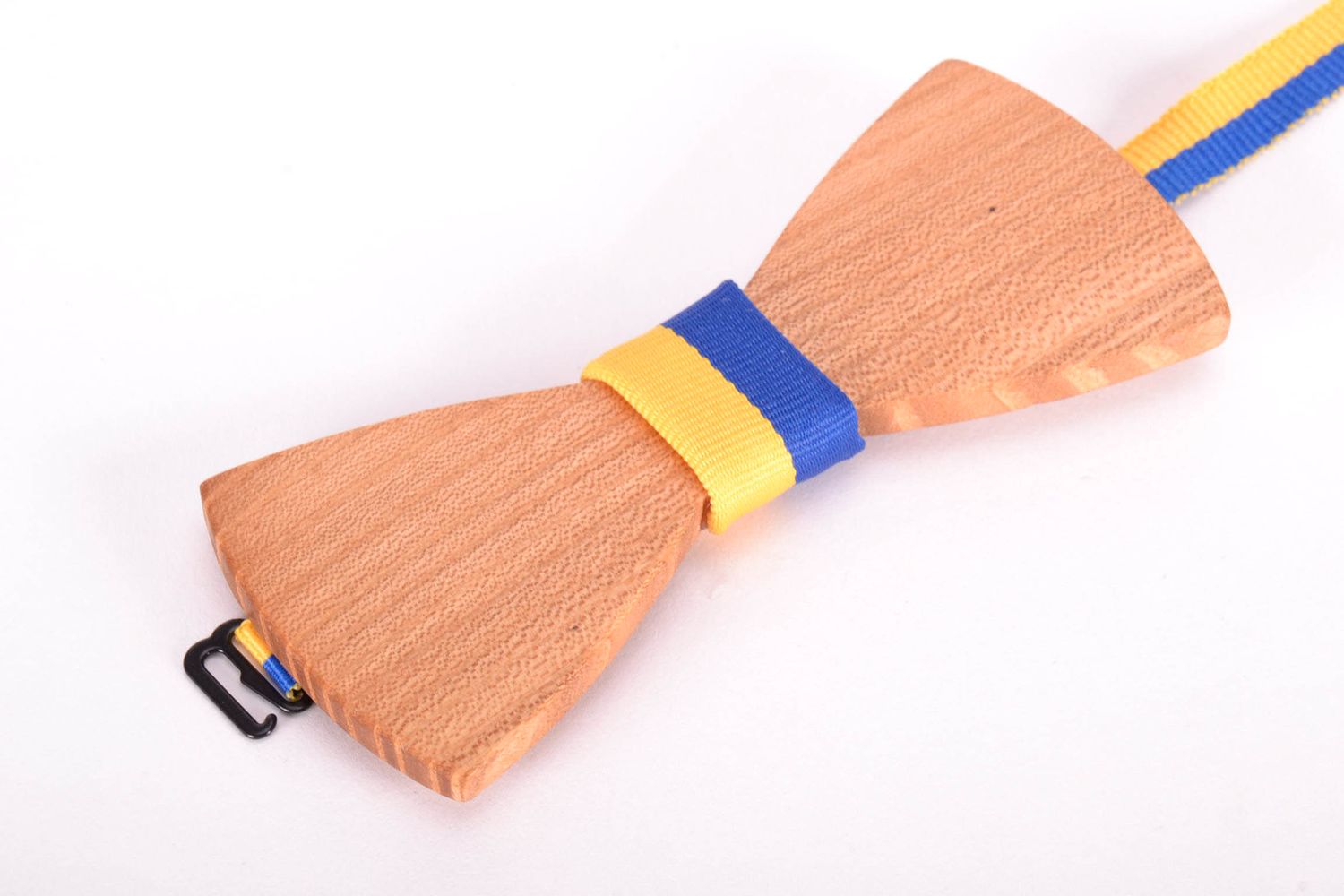 Corbata-pajarita de madera foto 3