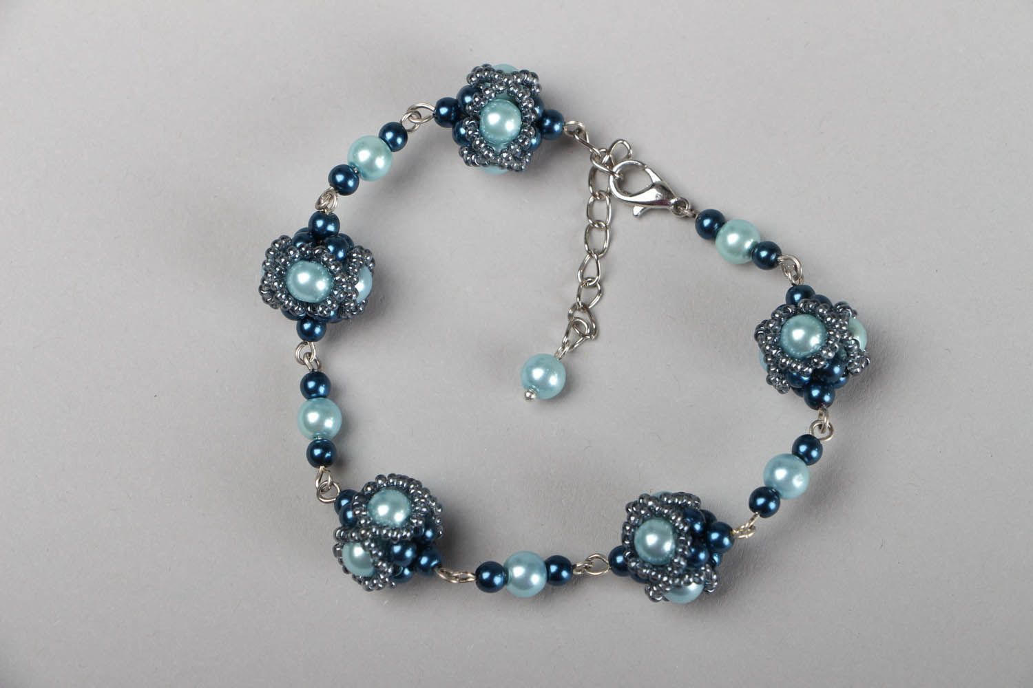 Bracelet bleu en perles de rocaille fait main photo 1