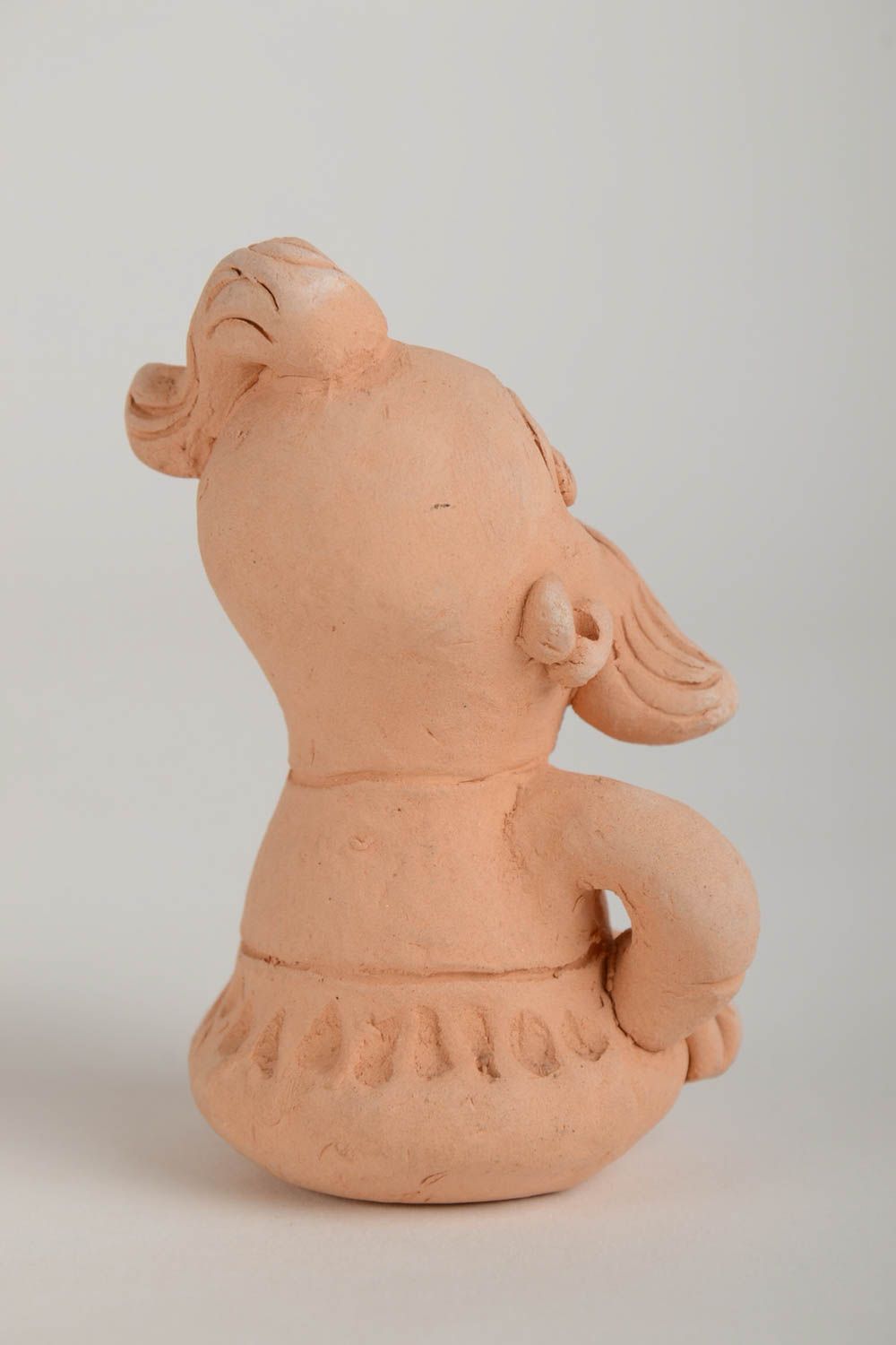 Глиняная фигурка в виде казака с трубкой ручной работы авторская для декора дома фото 3