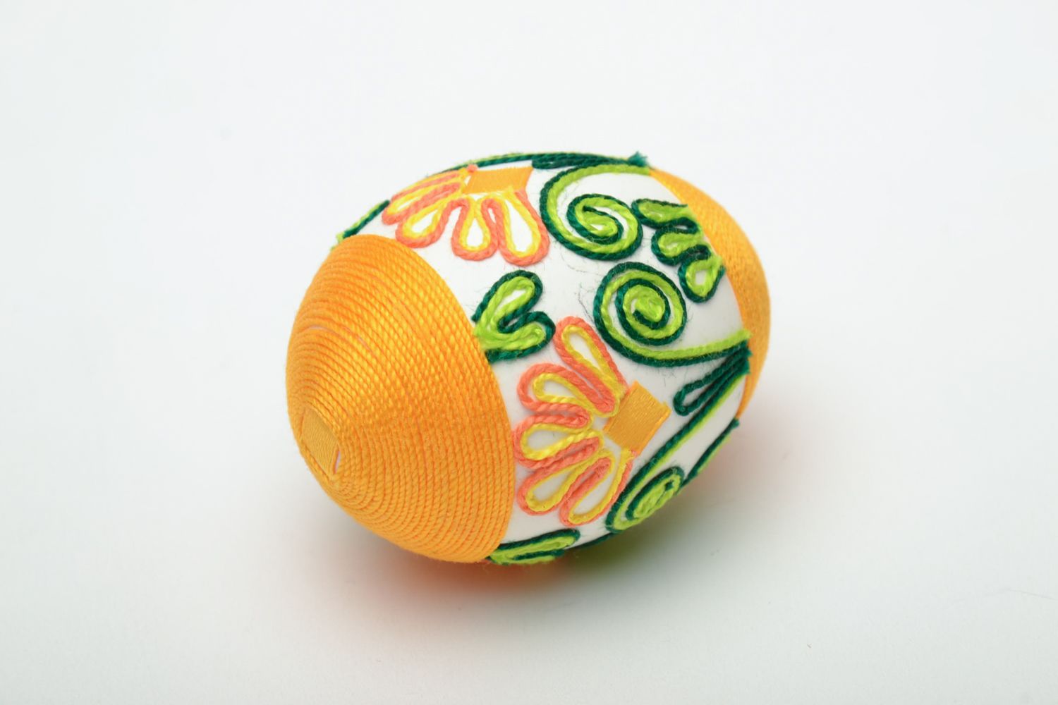 Handmade Easter egg decorated with yellow threads photo 3