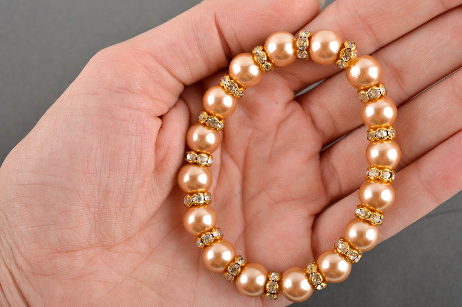 Bracciale di perle fatto a mano braccialetto chiaro braccialetto da polso
 foto 4