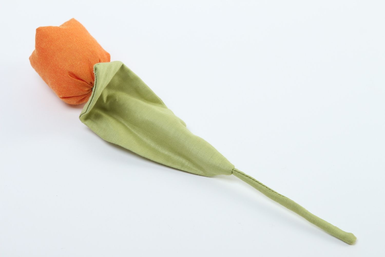 Flor de tela hecha a mano tulipán artificial rojo bonito elemento decorativo foto 4