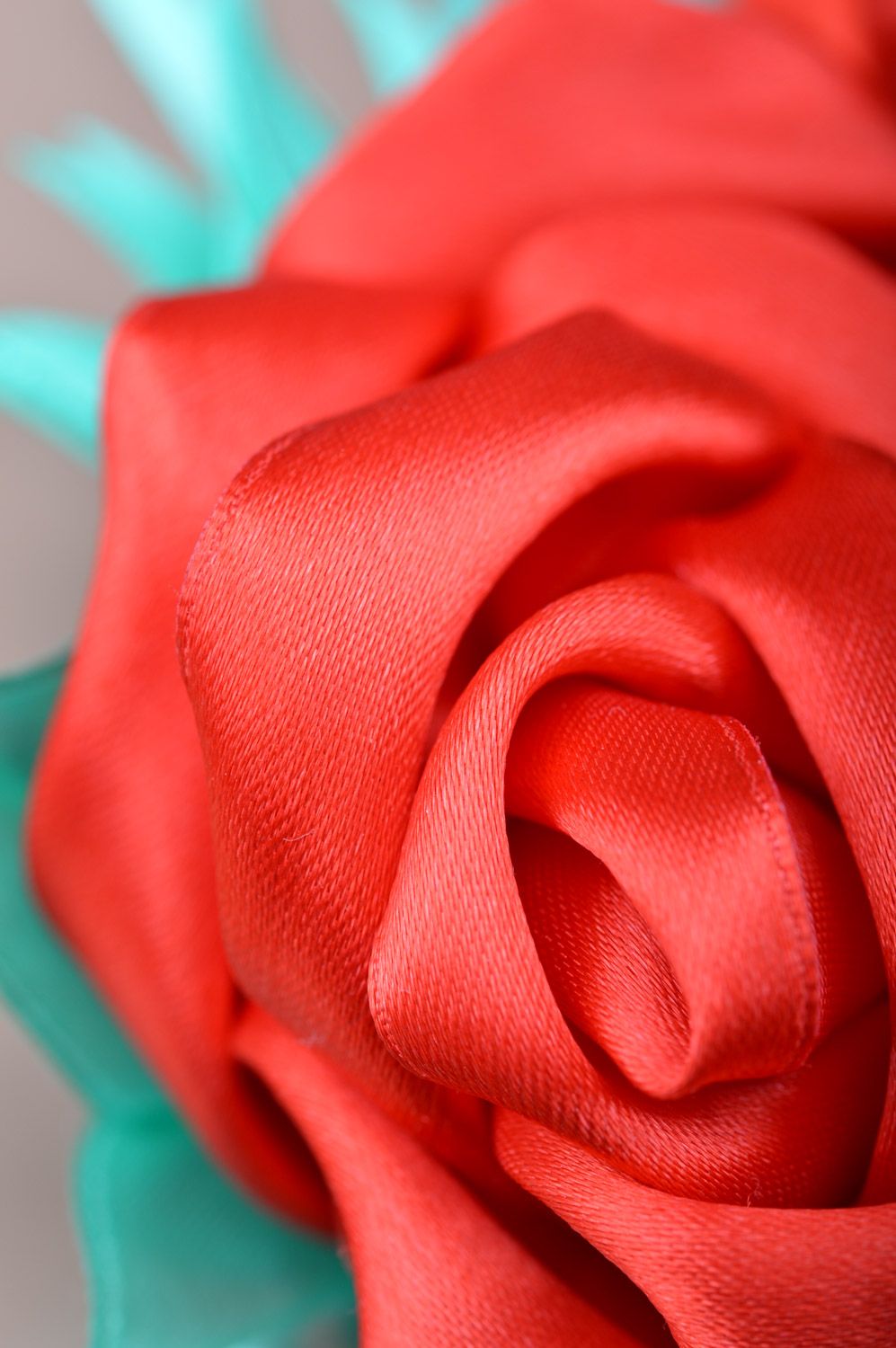 Broche de tela artesanal rosa roja bonita voluminosa para mujeres foto 4