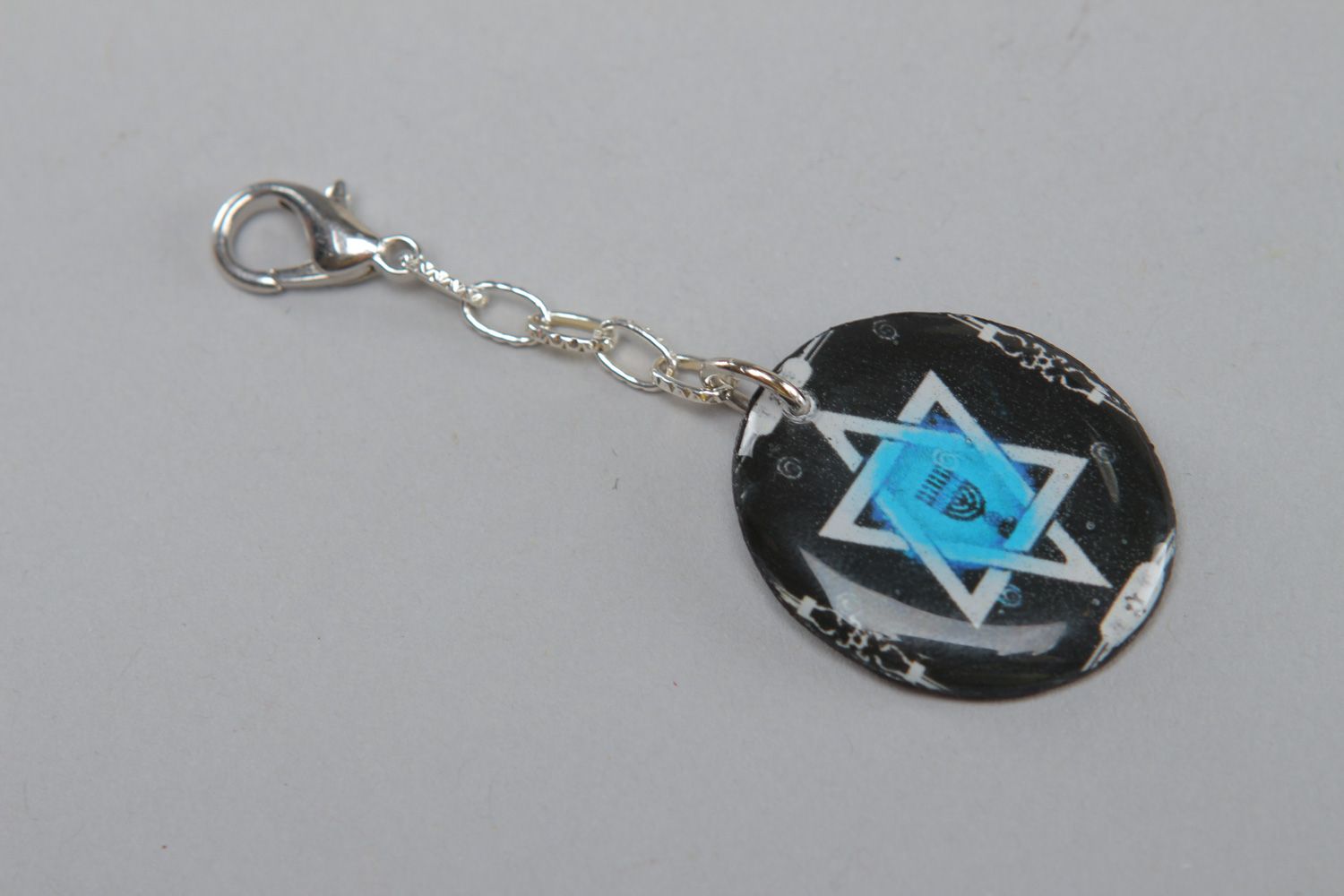 Handmade polymer clay keychain with epoxy resin and print of Star of Judah photo 1