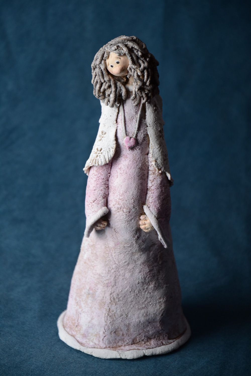 Handgemachte bemalte Figurine aus Polymerton Engel der Erwartungsfreude für Frau foto 1