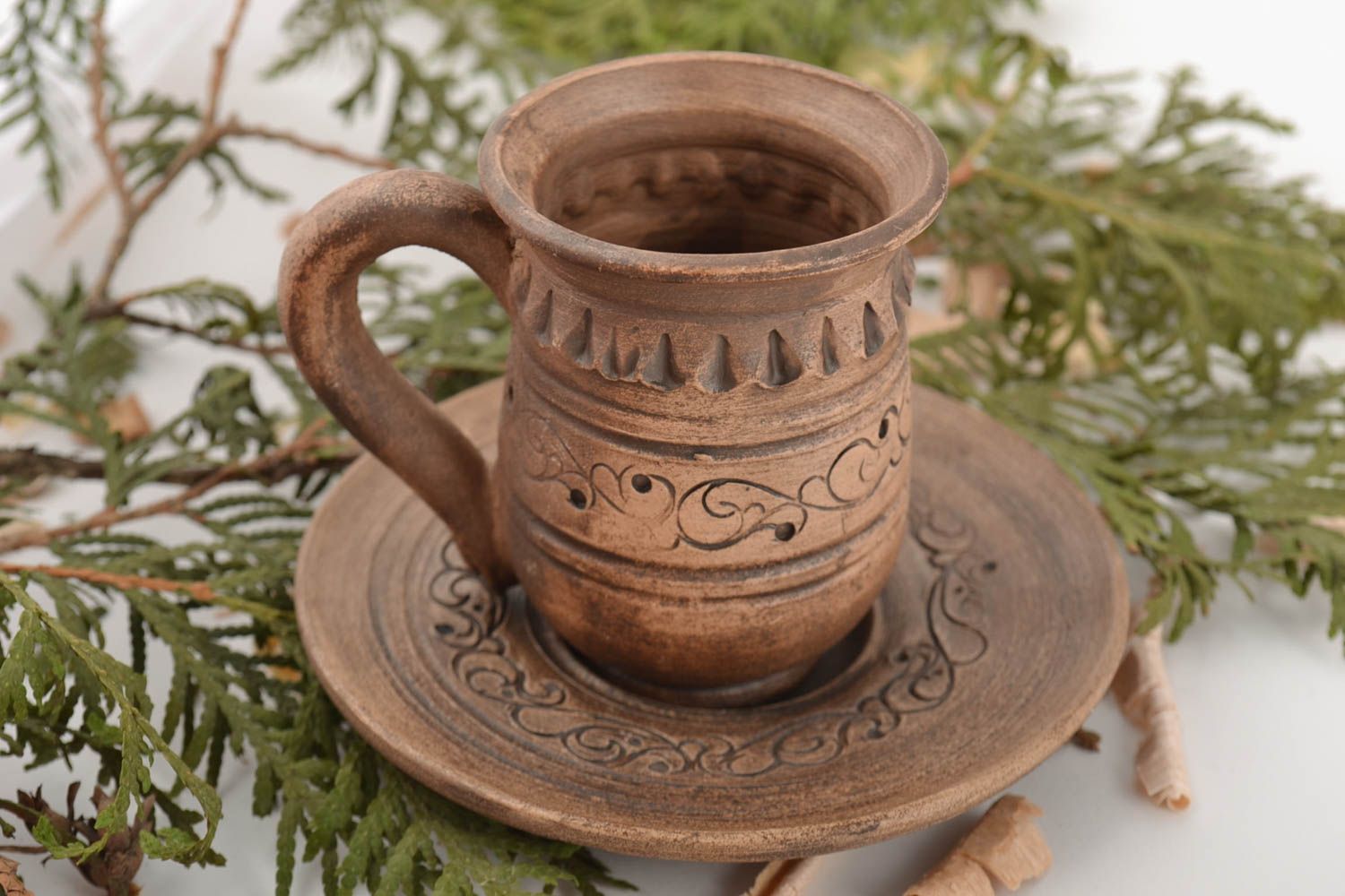 Глиняная чашка ручной работы с орнаментом в технике гончарства объемом 100 мл фото 1