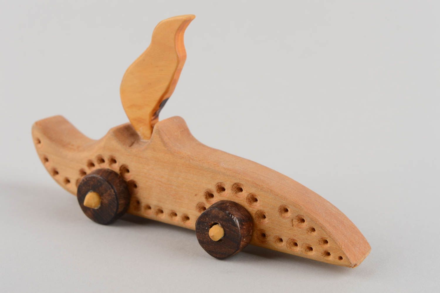 Coche de madera claro original hecho a mano juguete ecológico para niño foto 5