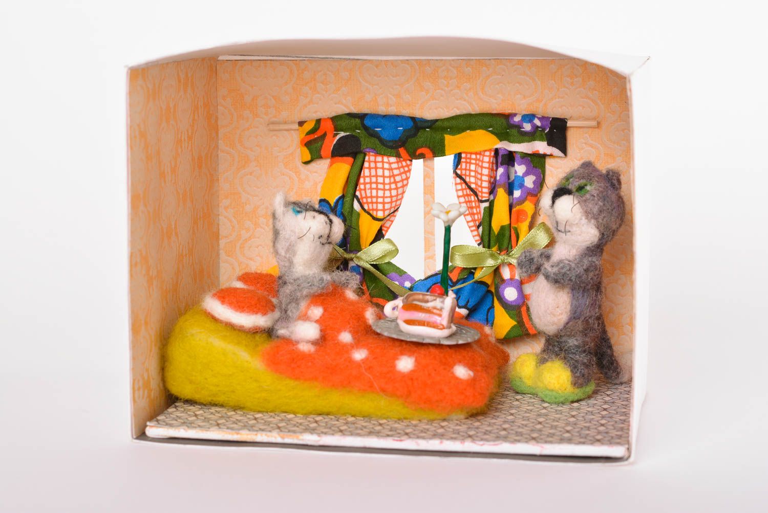 Figurines chats faites main Peluches miniatures Déco maison laine feutrée photo 2