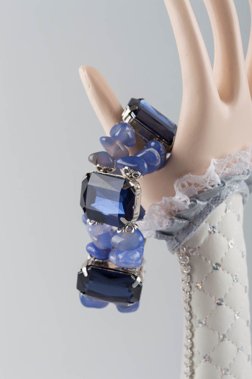 Красивый массивный женский браслет на руку из латуни и натурального камня  фото 1