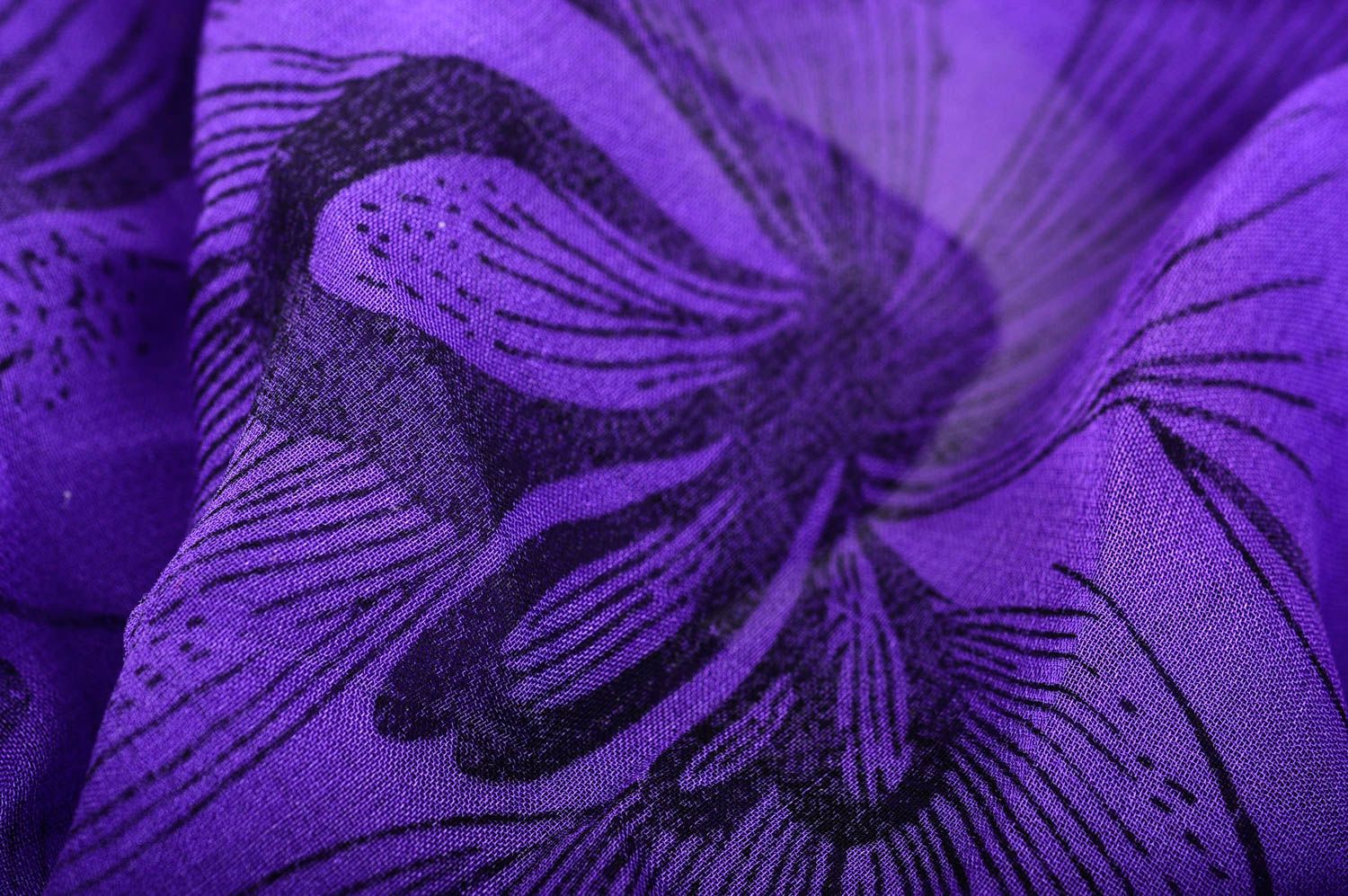 Sciarpa bella di chiffon fatta a mano accessorio da donna viola con fiori foto 4