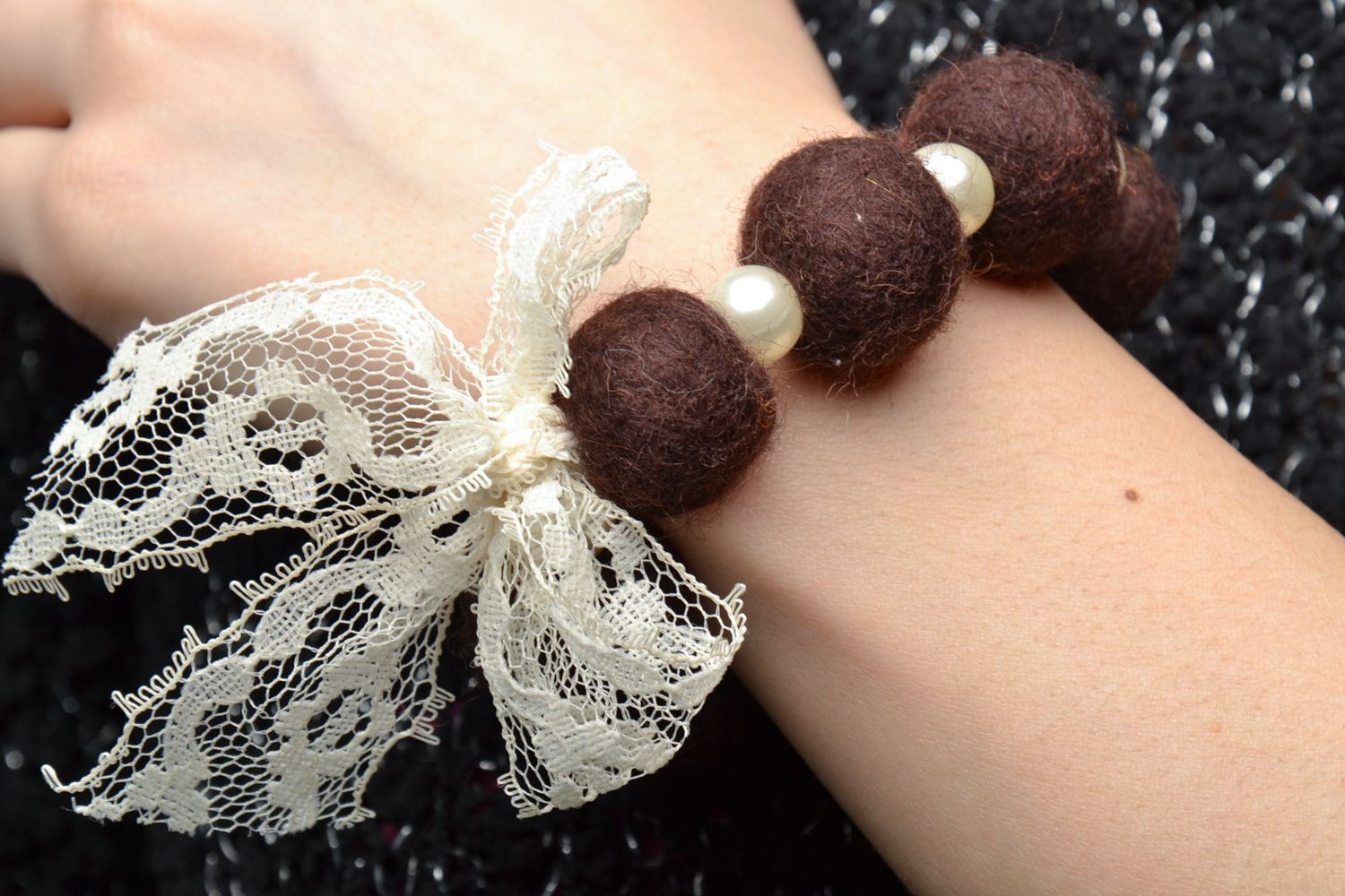 Bracelet en laine feutrée fait main Chocolat  photo 2
