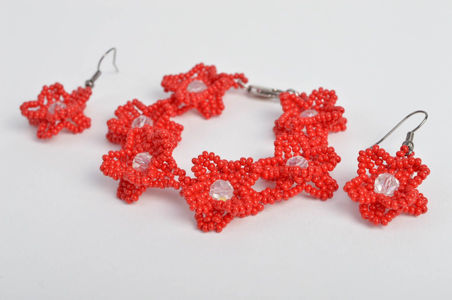 Boucles d'oreilles originales Bijoux fait main Bracelet femme fleurs rouges photo 4