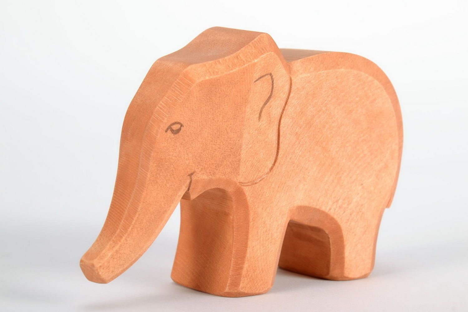 Éléphant sculpté en érable photo 4