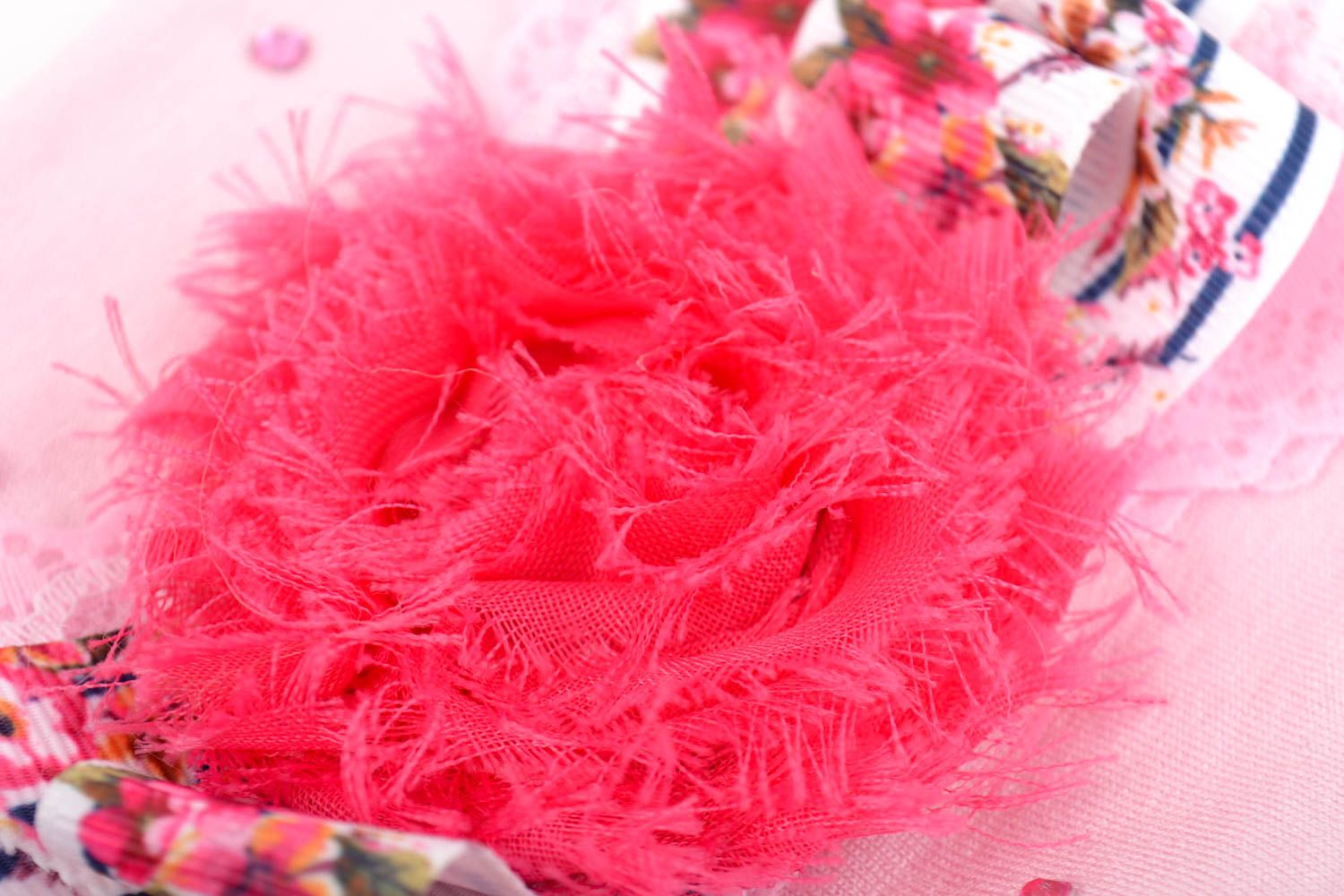Шапочка для девочки хэнд мейд с цветком весенняя шапка розовая модная шапка фото 4