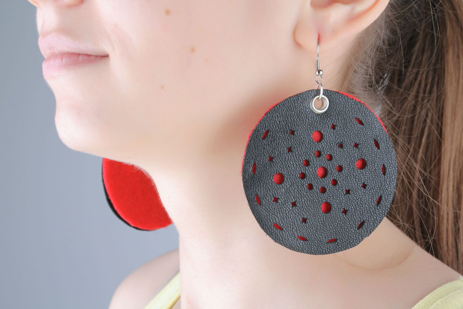 Round earrings made of leather and felt photo 5