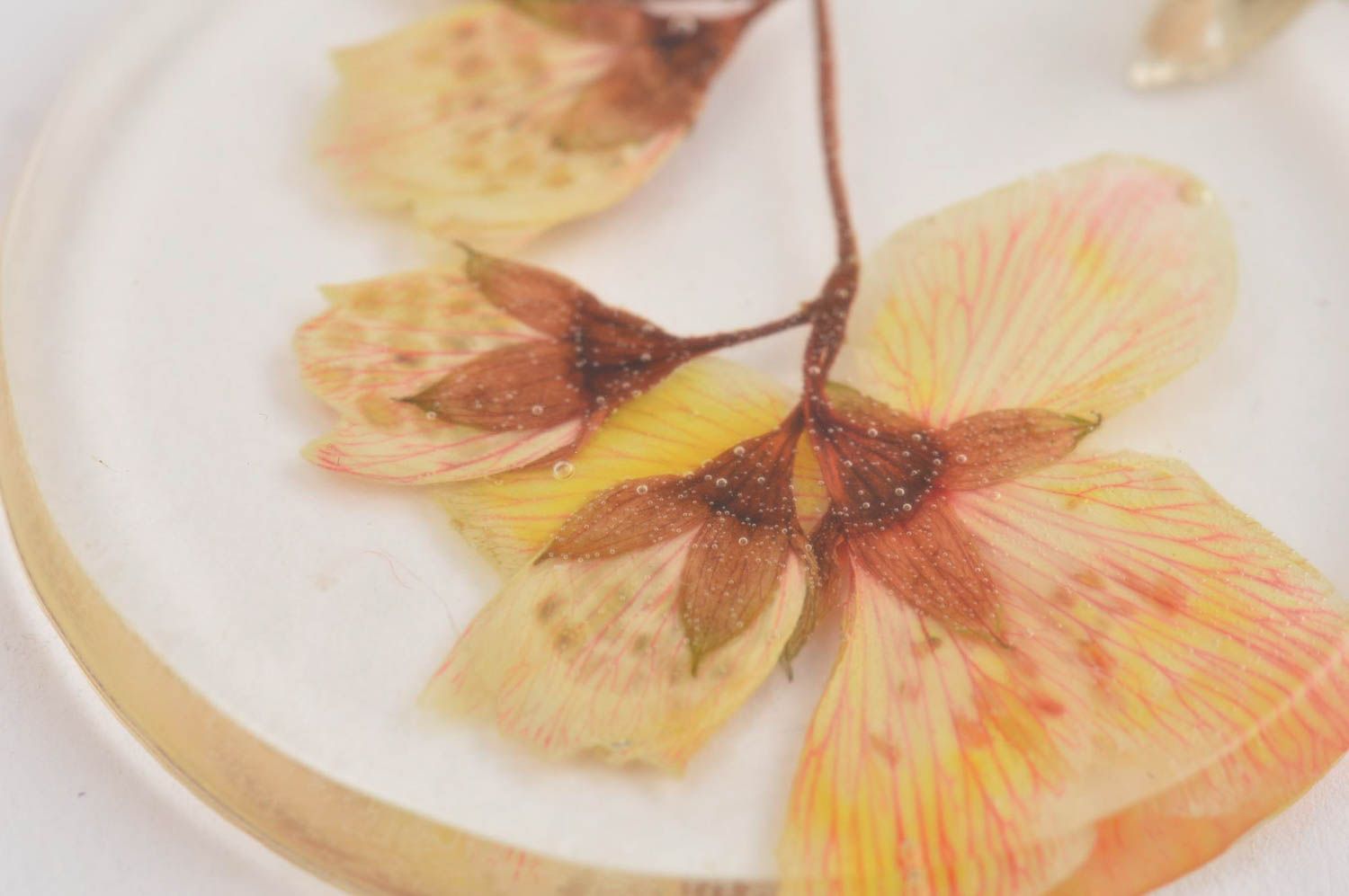 Round handmade botanical pendant flower pendant fashion tips for girls photo 5
