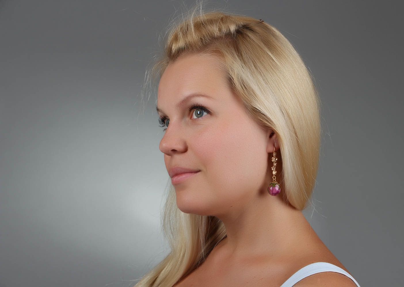Long pendant earrings with natural rose photo 4