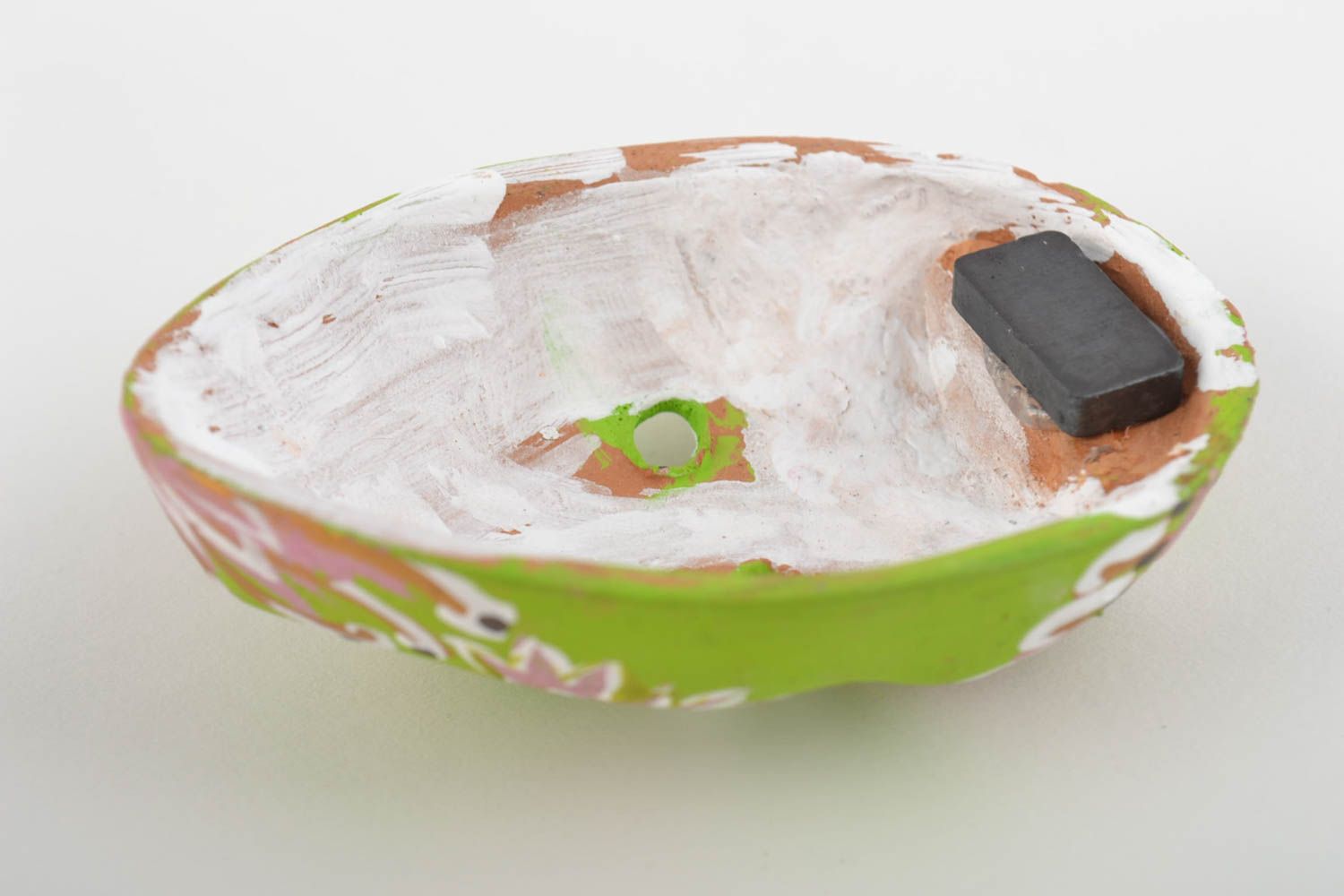 Магнит на холодильник в виде сувенирной маски из глины зеленый ручной работы фото 3