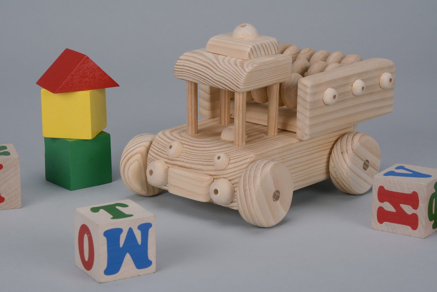 Macchina giocattolo fatta a mano giocattolo di legno giocattolo da bambino
 foto 1
