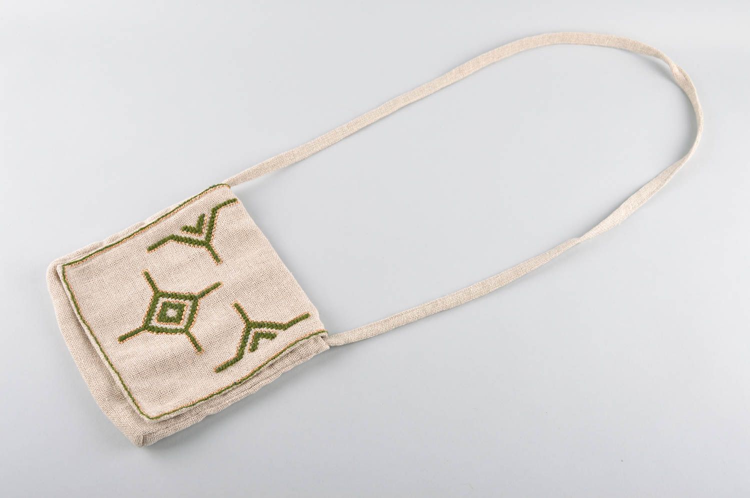 Сумка ручной работы белая сумка через плечо с вышивкой текстильная сумка фото 4