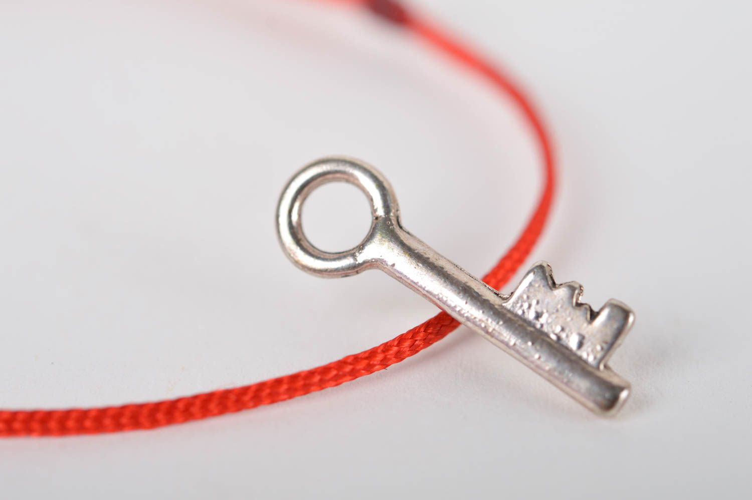 Красный браслет ручной работы стильный браслет с ключиком модная бижутерия фото 4