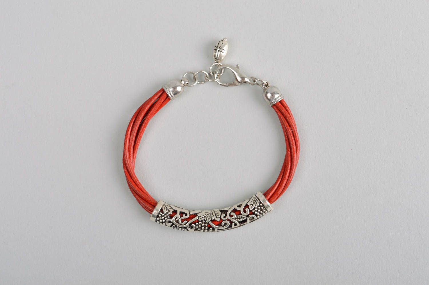 Bracelet rouge Bijoux cuir fait main Cadeau femme design de créateur original photo 3