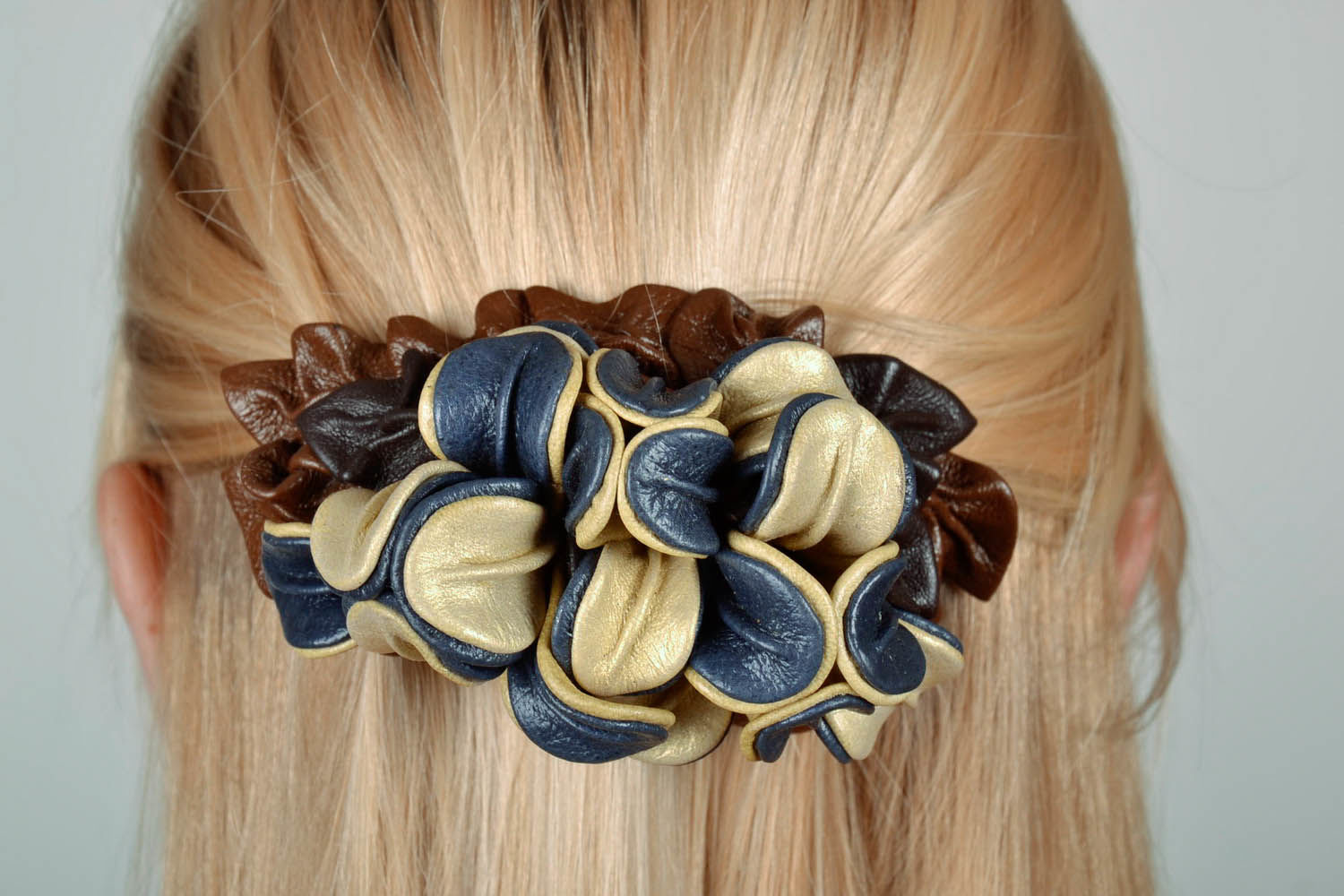 Barrette à cheveux en cuir avec fleurs faite main photo 5