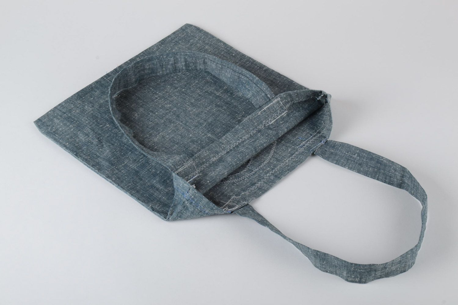 Темная женская сумка из ткани с аппликацией ручной работы вместительная для девушки фото 4